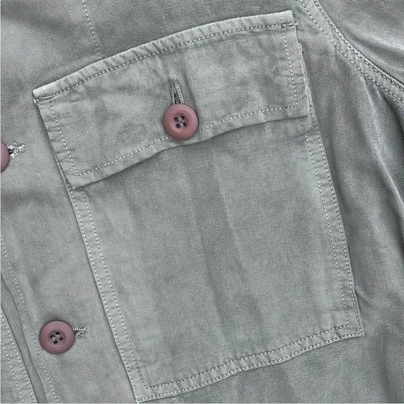 EUC AMO Tiered Ruffle Back Army Shirt Jacket
Size Small - Picture 6 of 7